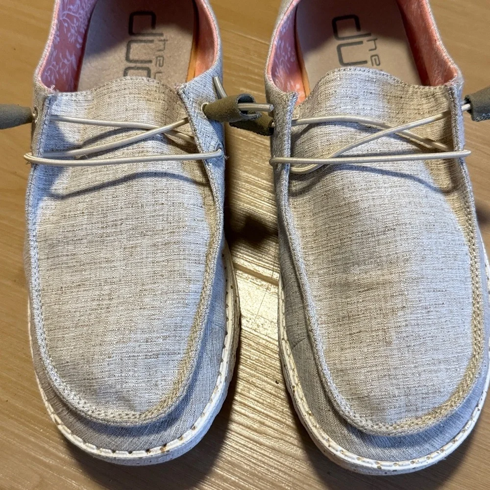 HEY DUDE WOMENS WENDY CHAMBRAY WHITE NUT SLIP ON WALKING SHOE SIZE: 10